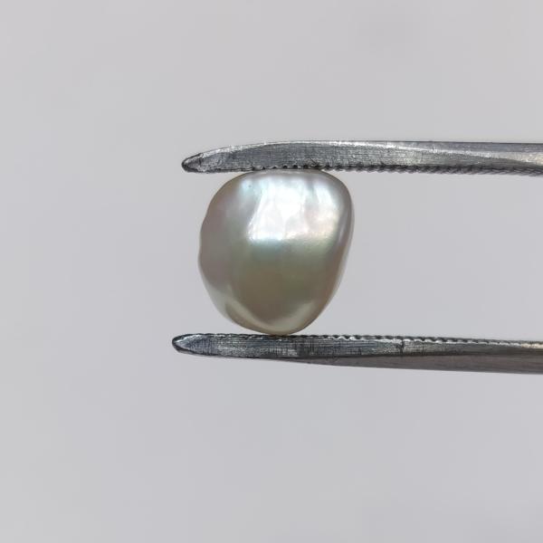 Pearl 3.95 Carat